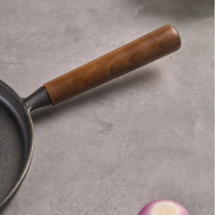 WANGYUANJI Cast Iron Pizza Pan 7.9, Uncoated Pancake Skillet For Indoor And Outdoor, Non-Stick Skillet With Wooden Handle, Handmade Pancakes, Pizza, Fried Steak