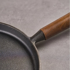 WANGYUANJI Cast Iron Pizza Pan 7.9, Uncoated Pancake Skillet For Indoor And Outdoor, Non-Stick Skillet With Wooden Handle, Handmade Pancakes, Pizza, Fried Steak